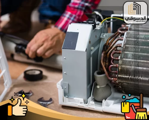 صيانة مكيفات في راس الخيمة 0545473541 الدسوقي فني يقوم بصيانة جهاز مكيف الهواء، مما يضمن أداءً ممتازًا وحفاظًا على كفاءة الجهاز على المدى الطويل.