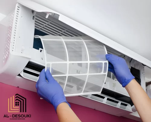 أفضل شركة تنظيف مكيفات في أبوظبي 0545473541 الدسوقي للتنظيف فني تنظيف مكيفات أبوظبي يزيل الفلاتر لضمان تحسين التبريد والهواء النقي.