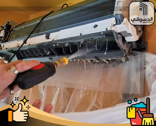تنظيف مكيفات السبليت في الشارقة 0545473541 الدسوقي للتنظيف فني من شركة الدسوقي يباشر تنظيف المكيف في الشارقة باستخدام ماكينة ضغط الماء لإزالة الأتربة وتحسين الأداء.