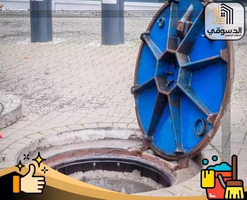 سوستة تسليك مجاري في الفجيرة 0545473541 الدسوقي غطاء مجاري مفتوح في الشارع مع أدوات جاهزة لتنظيف الصرف في الفجيرة.
