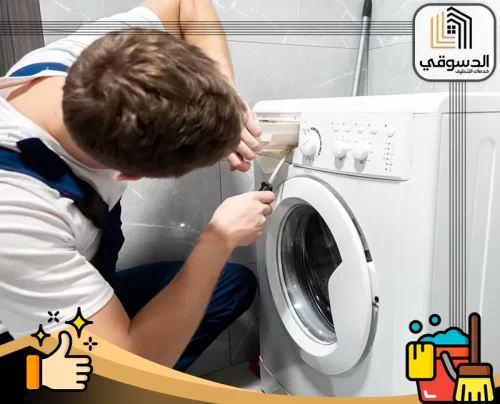 صيانة غسالات الاطباق الشارقة 0545473541 الدسوقي فني صيانة يقوم بفحص درج المسحوق في الغسالة لضمان تدفق المياه بشكل سليم.