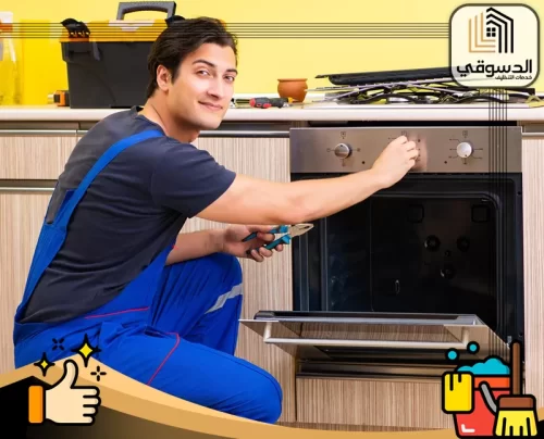 اسعار شركة تصليح افران في الفجيرة 0545473541 الدسوقي فني أفران يعمل على إصلاح فرن مفتوح مع ظهور عدة الصيانة