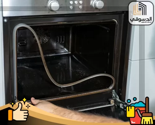 اسعار شركة تصليح افران ام القيوين 0545473541 الدسوقي فني أفران من الدسوقي يفحص باب الفرن وأجزاء التشغيل الأمامية